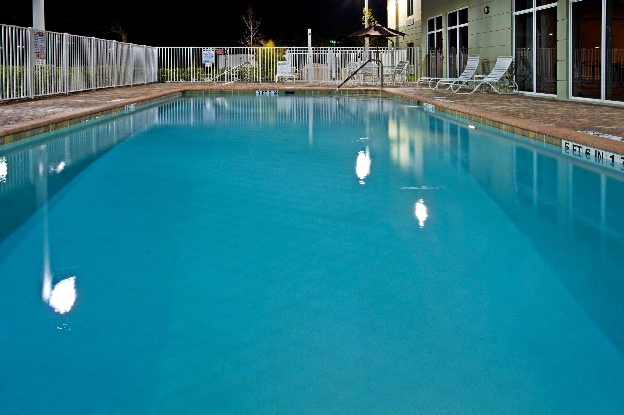Holiday Inn Express Hotel & Suites Palm Bay By Ihg Exterior photo