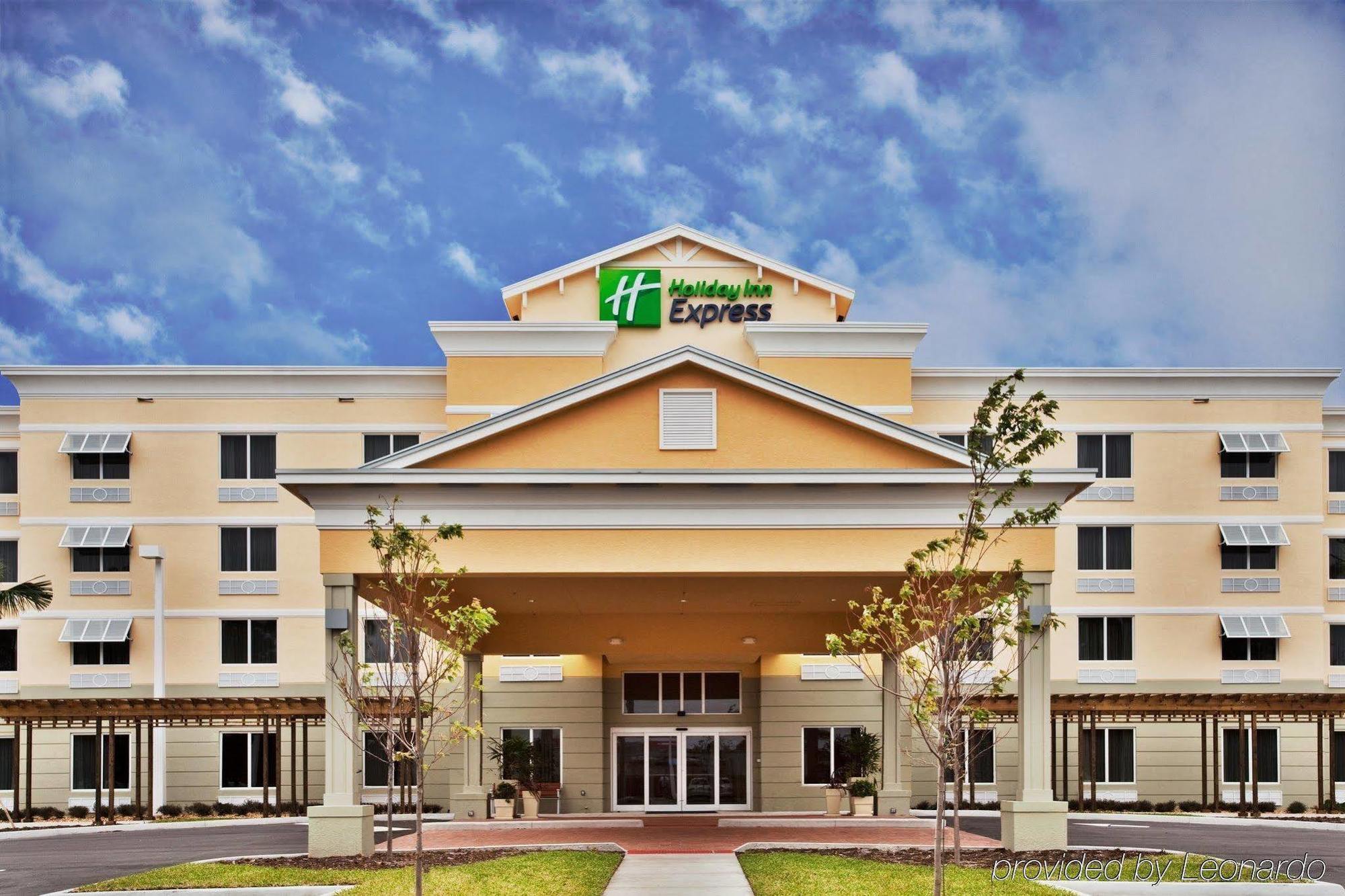 Holiday Inn Express Hotel & Suites Palm Bay By Ihg Exterior photo